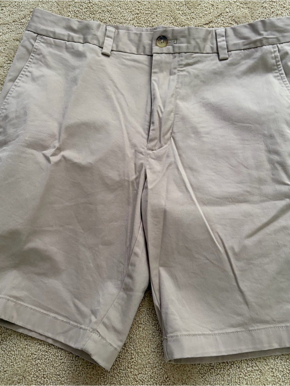 Vineyard Vines Men's Light Khaki Flat-Front Shorts Breaker 9inch Inseam 32